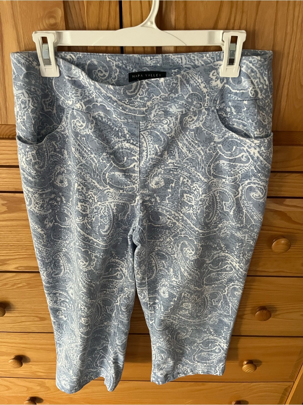 Napa Valley Women's 10p Blue Paisley Pull-On Capri jeans
